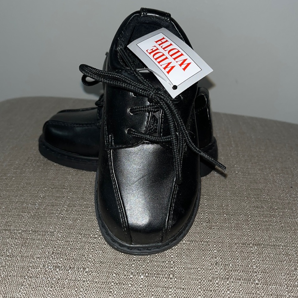 NEW lace up shoes